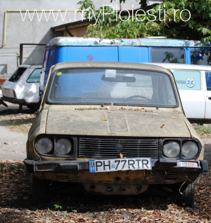 In Ploiesti sunt cateva sute de masini abandonate. La loc de cinste - Daciile