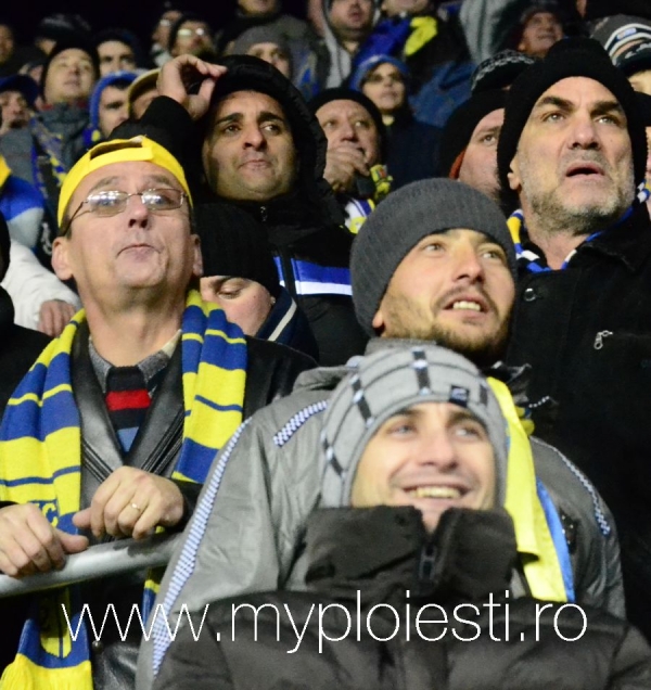 Esti fan Petrolul? Ai fost la meci? Cauta-te in GALERIA FOTO nr.6