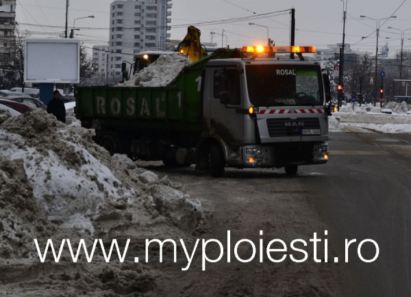 Tot weekendul, Rosal a carat muntii de zapada din oras - GALERIE FOTO