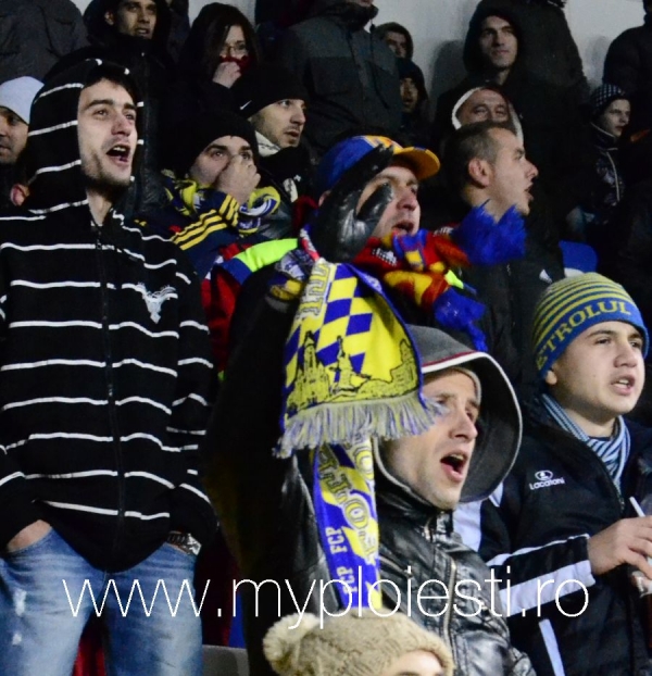 Esti fan Petrolul? Ai fost la meci? Cauta-te in GALERIA FOTO nr.8