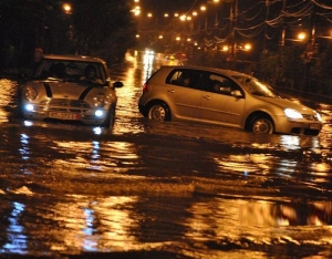 E pe bune. Ploiestiul, amenintat de inundatii