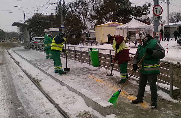 Rosal a inceput deszapezirea Ploiestiului - Luni s-a circulat bine